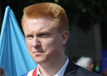 Quatennens retire sa candidature, LFI salue "une décision de responsabilité" "