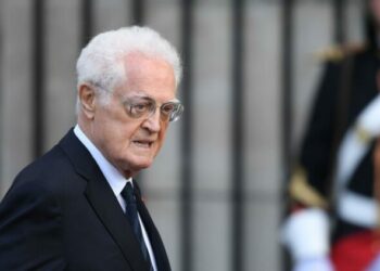 Lionel Jospin soutient le nouveau Front populaire, estimant que « la gauche fait son devoir »