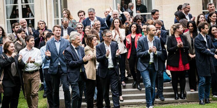le Nouveau Front populaire lance sa campagne avec un programme de rupture, avant la crise des investitures à LFI