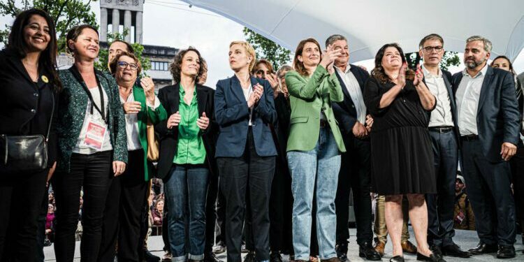 un meeting du Nouveau Front populaire à Montreuil parasité par les divisions de La France insoumise