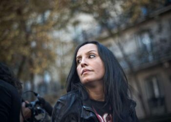 Législatives : Amal Bentounsi, candidate du Nouveau Front Populaire, accuse la police « d'assassiner » et défend les croyants homophobes