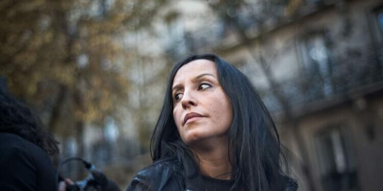 Législatives : Amal Bentounsi, candidate du Nouveau Front Populaire, accuse la police « d'assassiner » et défend les croyants homophobes