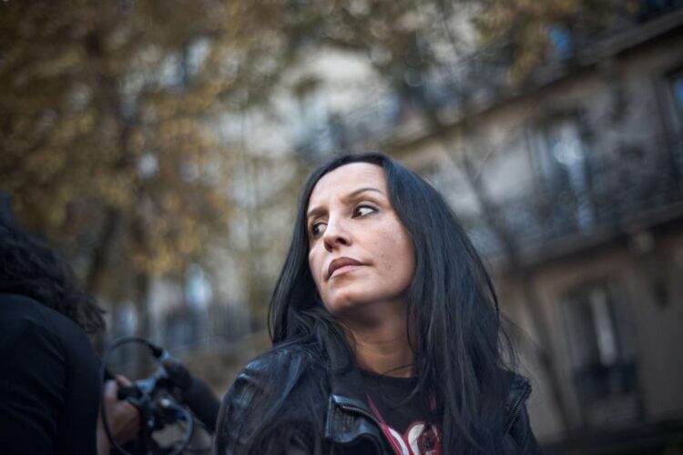 Législatives : Amal Bentounsi, candidate du Nouveau Front Populaire, accuse la police « d'assassiner » et défend les croyants homophobes