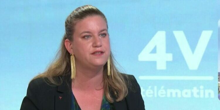 le Nouveau Front populaire défend "la retraite à 60 ans", explique Mathilde Panot