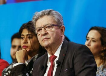 sur le terrain, l'image de Jean-Luc Mélenchon pèse sur de nombreux candidats du Nouveau Front populaire