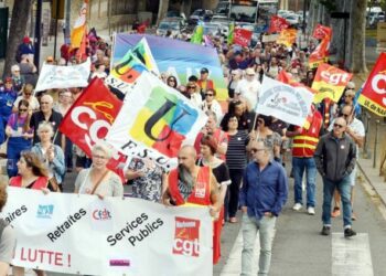Les syndicats, Alertes féministes et le nouveau Front Populaire marchent ensemble contre le RN à Narbonne