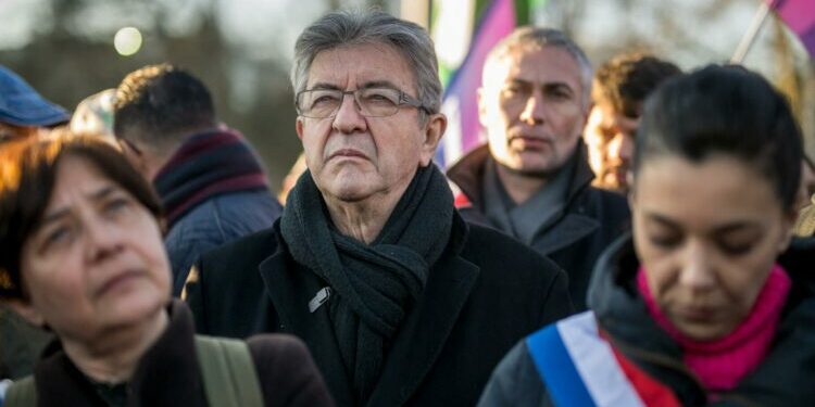 comment le passé lambertiste de Mélenchon ressurgit sur le Nouveau Front populaire
