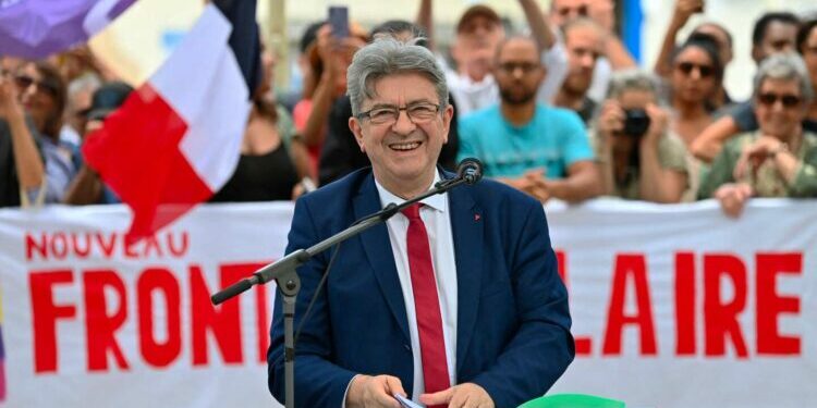 Face au Nouveau Front populaire, Mélenchon se barricade dans une stratégie de la « rupture »