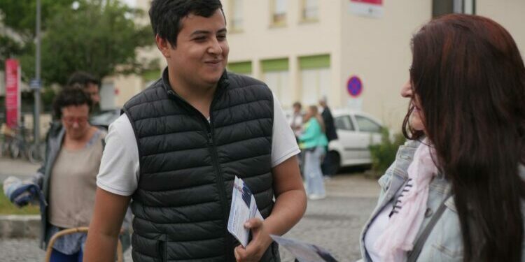 « C’est le moment ou jamais ! » Du RN au Nouveau Front populaire, cette jeunesse qui se mobilise