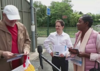 À Andrésy et Conflans-Sainte-Honorine (Yvelines), Babette de Rozières (LR/RN), Nadia Hai (Renaissance) et Aurélien Rousseau (Nouveau Front populaire) en campagne accélérée pour les législatives Voir plus Voir moins