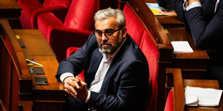 Affiches électorales, communication… du Front populaire à LR, la grande confusion à l’approche des législatives