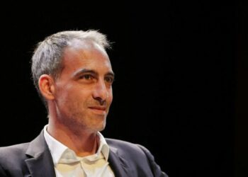 Antisémitisme : le Nouveau Front populaire dénonce « une campagne de diffamation », Glucksmann lance une « charte »