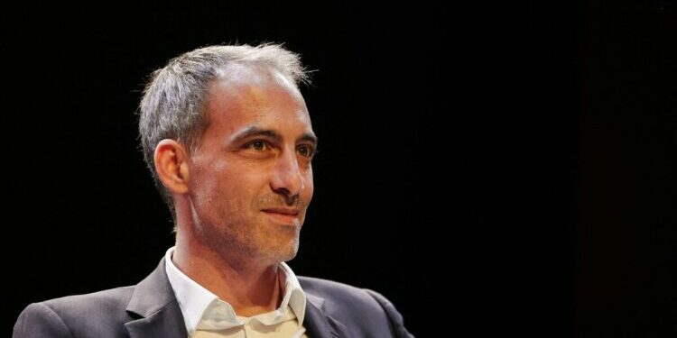 Antisémitisme : le Nouveau Front populaire dénonce « une campagne de diffamation », Glucksmann lance une « charte »