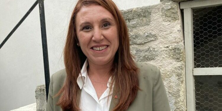 "Arrêter la casse sociale" l’objectif de Nadia Belaouni, candidate Nouveau Front populaire sur la 9e circonscription de l’Hérault