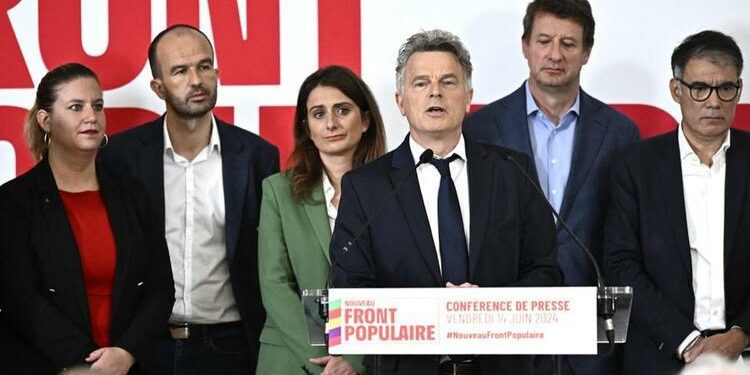 « C’est eux ou nous » : la gauche lance son nouveau Front populaire