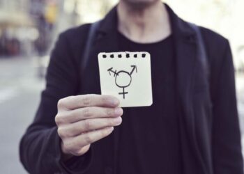 "Changer de sexe en mairie" : que prévoit cette proposition du Nouveau Front populaire critiquée par Emmanuel Macron ?