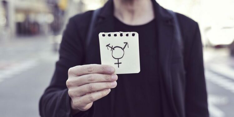 "Changer de sexe en mairie" : que prévoit cette proposition du Nouveau Front populaire critiquée par Emmanuel Macron ?