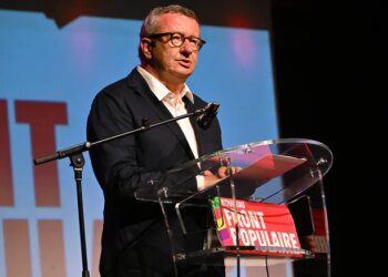 Christian Paul, candidat du Nouveau Front populaire en meeting &agrave; Varennes-Vauzelles : "Ils ne passeront pas !"