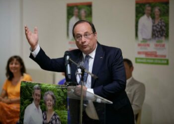 François Hollande invite Jean-Luc Mélenchon à se taire "s'il veut rendre service au Nouveau Front Populaire", suivez notre direct