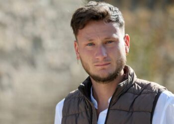 Gabriel Attal interpellé par Raphaël Arnault, candidat du Nouveau Front populaire fiché S