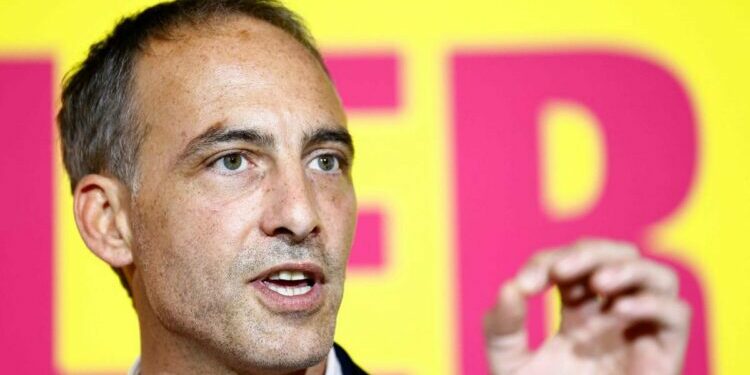 Glucksmann «comprend le trouble» de ses électeurs mais appelle à «hiérarchiser les périls»