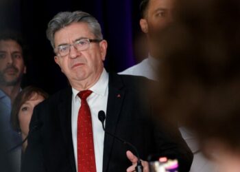 Hollande, Jospin, Roussel... L'hypothèse Mélenchon à Matignon crispe à gauche