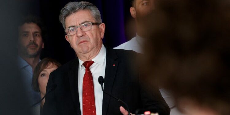 Hollande, Jospin, Roussel... L'hypothèse Mélenchon à Matignon crispe à gauche