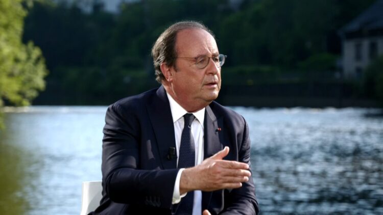 Hollande déplore une "présentation fallacieuse" du Nouveau Front populaire