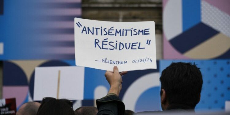 "La gauche républicaine, laïque, démocratique et sociale est défaite"