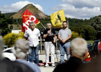 Le Nouveau Front populaire plante la campagne des législatives au cœur du marché des Prés Saint-Jean