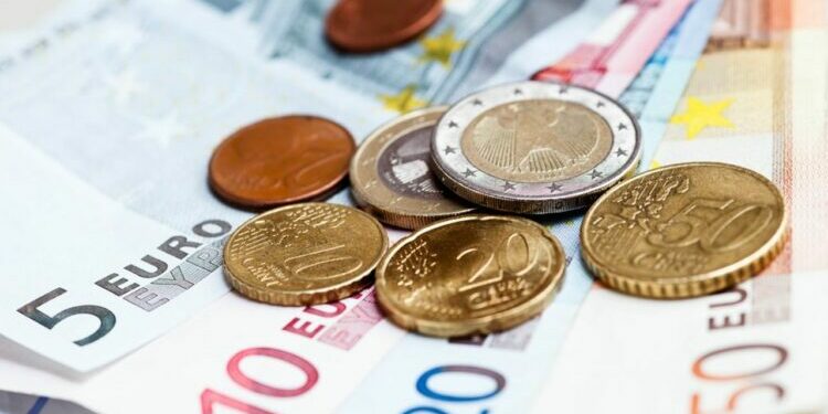 Selon les calculs de l'UFC-Que Choisir, près de 7 milliards d'euros de frais d'incident seraient prélevés chaque année sur les comptes des Français.