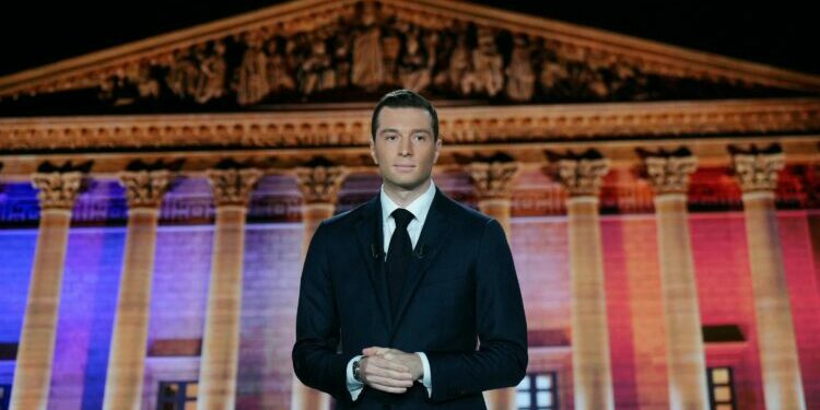 Législatives : le RN creuse l’écart en tête, loin devant la gauche et le camp Macron