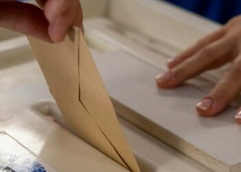 Législatives : le RN toujours loin devant, le Nouveau Front Populaire et la majorité progressent, d'après un sondage