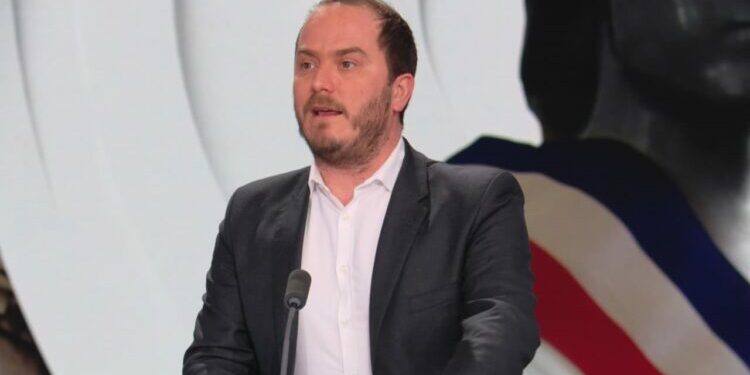 Législatives: qui sera le Premier ministre en cas de victoire du Nouveau Front populaire? - BFMTV