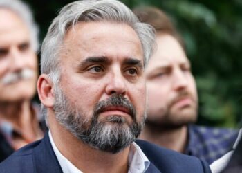 Les dissidents peuvent-ils utiliser le logo Nouveau Front Populaire ? La justice se dit incompétente sur le sujet