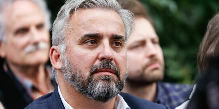 Les dissidents peuvent-ils utiliser le logo Nouveau Front Populaire ? La justice se dit incompétente sur le sujet