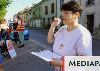 Pour remettre l’école dans la campagne, des profs tractent pour le Nouveau Front populaire