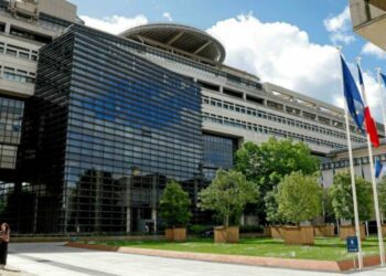 RN ou NFP : des économistes étrangers alertent sur la catastrophe qui nous attend - Le Point
