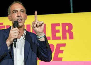 Raphaël Glucksmann affirme que LFI est « divisée et diluée »