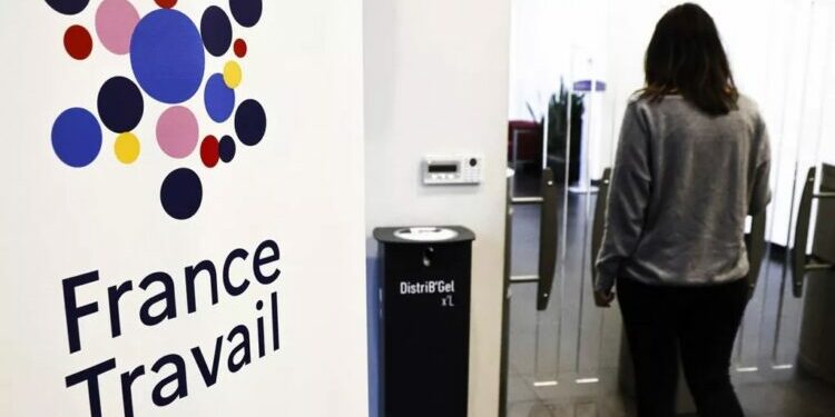Retraites, chômage, droit du travail : comment le Nouveau Front Populaire veut mettre fin aux régressions sociales