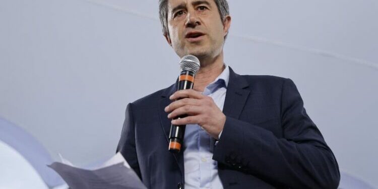 Ruffin affiche son "soutien" à Corbière, la gauche peine à masquer les tensions