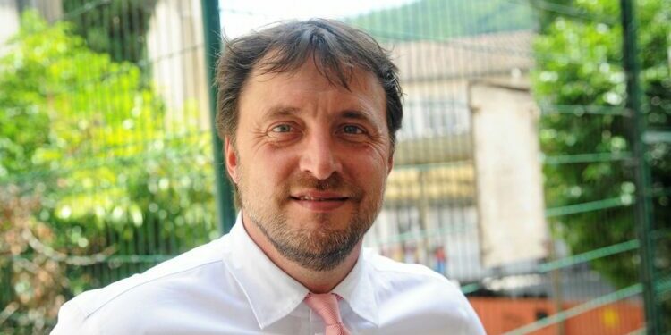 Sébastien Rome, candidat du Nouveau Front Populaire sur la 4è circonscription, a choisi d'être sur le terrain pour "défendre les gens d'ici"