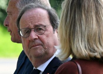 à quoi joue François Hollande, candidat-surprise du Nouveau Front populaire à Tulle ?
