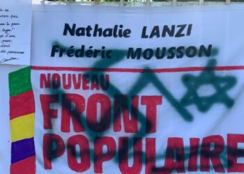 croix gammée et étoile de David sur une banderole du Nouveau Front populaire