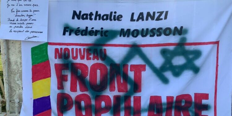 croix gammée et étoile de David sur une banderole du Nouveau Front populaire