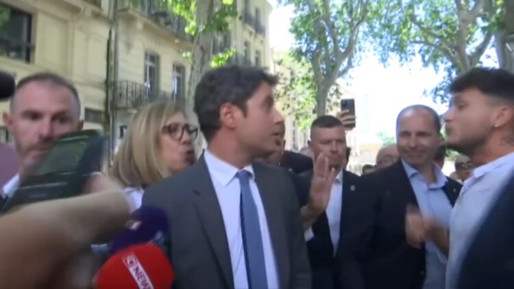 échange tendu entre Attal et le candidat Nouveau Front populaire Raphaël Arnault