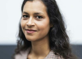 la dissidente Amy Bah autorisée à utiliser la mention «Nouveau Front populaire» par la justice – Libération