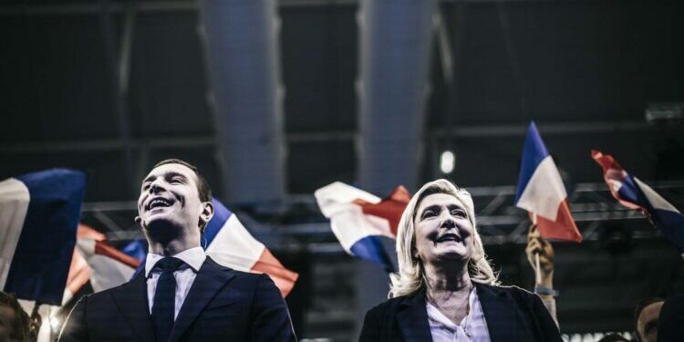 le RN en tête à 34 %, le Nouveau Front populaire résiste à 28 %, les macronistes décrochent à 20 % – Libération