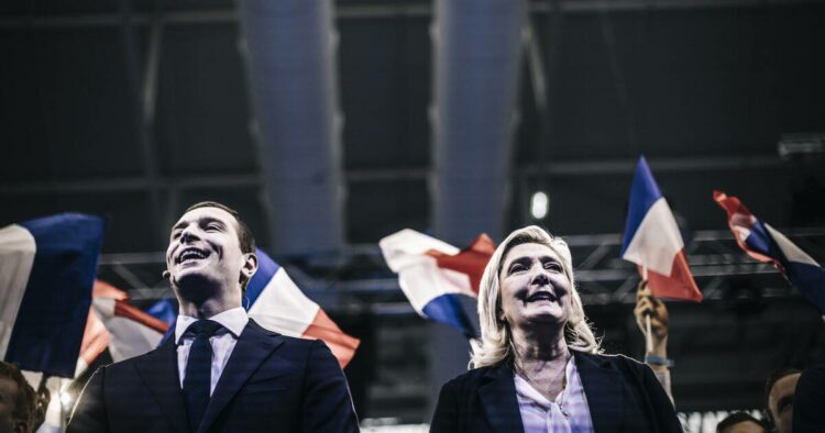 le RN en tête à 34 %, le Nouveau Front populaire résiste à 28 %, les macronistes décrochent à 20 % – Libération