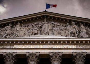 le parti de Jordan Bardella frôle la majorité absolue